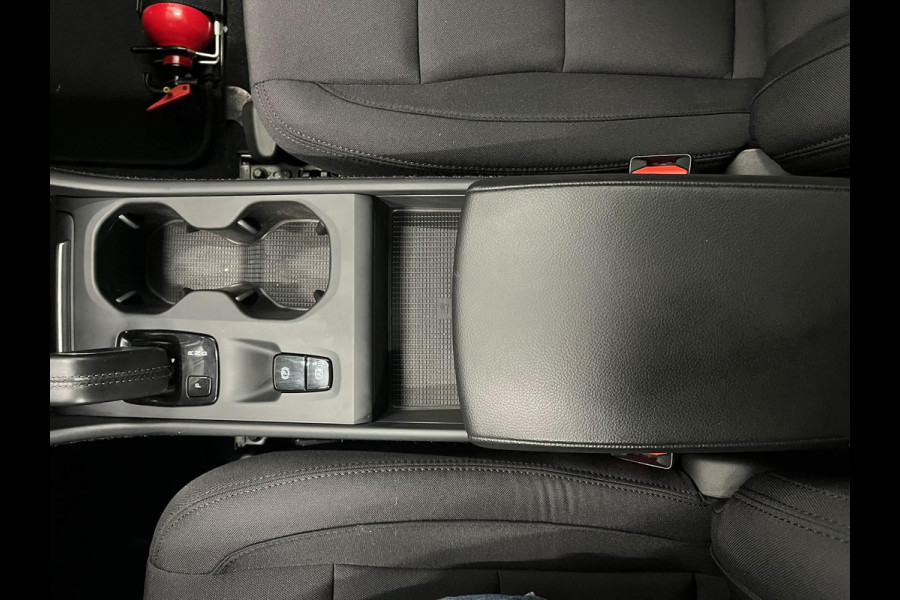 Volvo XC40 1.5 T4 Recharge Inscription Expression Wegklapbare trekhaak Navigatie Apple Carplay Android Auto Camera Parkeerhulp Adaptive Cruise Control Harman Kardon Full Led Climate Control Lichtmetalen velgen