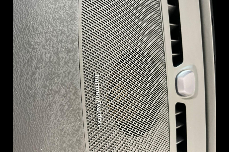 Volvo XC40 1.5 T4 Recharge Inscription Expression Wegklapbare trekhaak Navigatie Apple Carplay Android Auto Camera Parkeerhulp Adaptive Cruise Control Harman Kardon Full Led Climate Control Lichtmetalen velgen