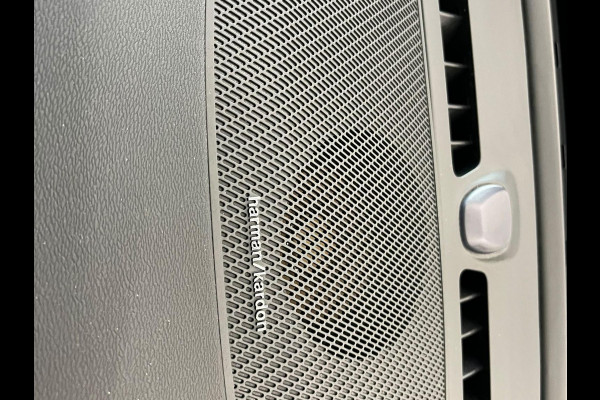 Volvo XC40 1.5 T4 Recharge Inscription Expression Wegklapbare trekhaak Navigatie Apple Carplay Android Auto Camera Parkeerhulp Adaptive Cruise Control Harman Kardon Full Led Climate Control Lichtmetalen velgen