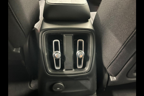 Volvo XC40 1.5 T4 Recharge Inscription Expression Wegklapbare trekhaak Navigatie Apple Carplay Android Auto Camera Parkeerhulp Adaptive Cruise Control Harman Kardon Full Led Climate Control Lichtmetalen velgen