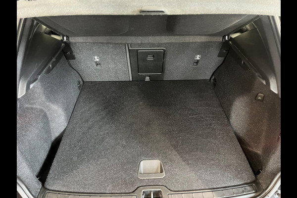 Volvo XC40 1.5 T4 Recharge Inscription Expression Wegklapbare trekhaak Navigatie Apple Carplay Android Auto Camera Parkeerhulp Adaptive Cruise Control Harman Kardon Full Led Climate Control Lichtmetalen velgen