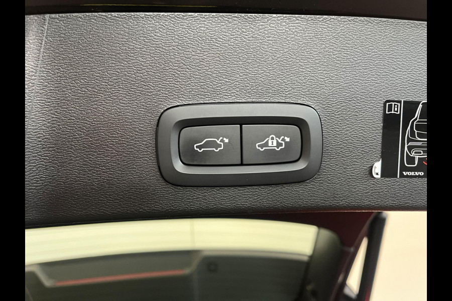 Volvo XC40 1.5 T4 Recharge Inscription Expression Wegklapbare trekhaak Navigatie Apple Carplay Android Auto Camera Parkeerhulp Adaptive Cruise Control Harman Kardon Full Led Climate Control Lichtmetalen velgen