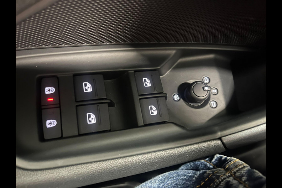 Audi A3 Sportback 30 TFSI Advanced edition Navigatie Apple Carplay Android Auto Camera Parkeerhulp Adaptive Cruise Control Stoelverwarming Virtual Cockpit Full Led Climate Control Lichtmetalen velgen