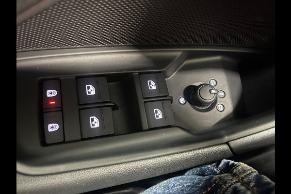 Audi A3 Sportback 30 TFSI Advanced edition Navigatie Apple Carplay Android Auto Camera Parkeerhulp Adaptive Cruise Control Stoelverwarming Virtual Cockpit Full Led Climate Control Lichtmetalen velgen