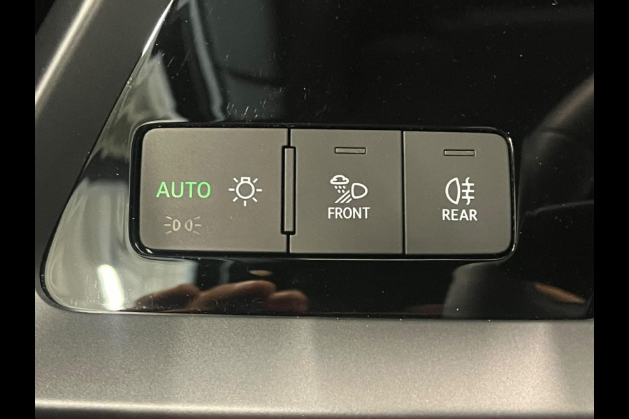 Audi A3 Sportback 30 TFSI Advanced edition Navigatie Apple Carplay Android Auto Camera Parkeerhulp Adaptive Cruise Control Stoelverwarming Virtual Cockpit Full Led Climate Control Lichtmetalen velgen