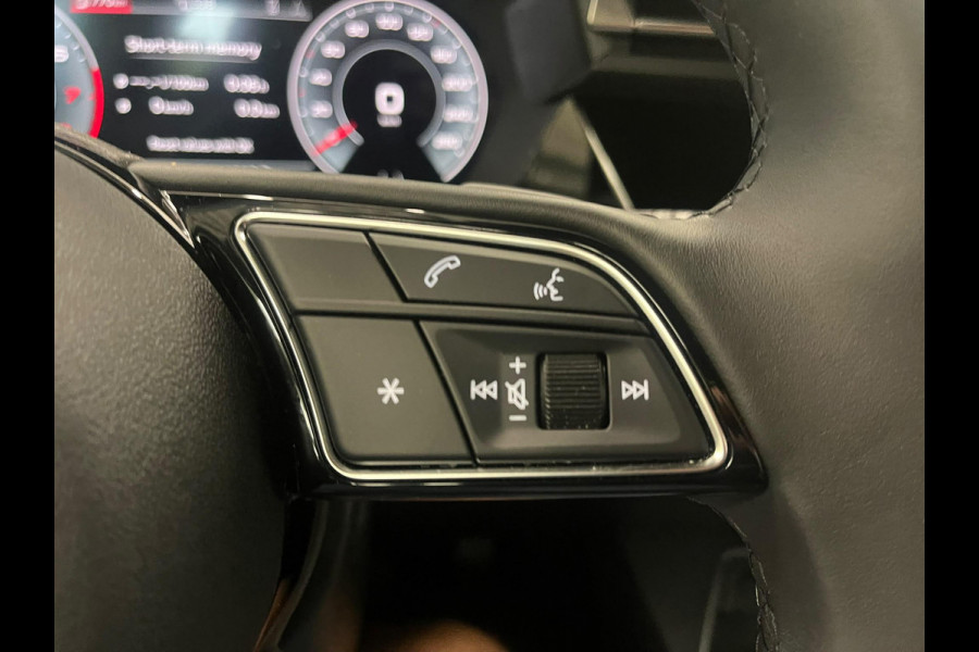 Audi A3 Sportback 30 TFSI Advanced edition Navigatie Apple Carplay Android Auto Camera Parkeerhulp Adaptive Cruise Control Stoelverwarming Virtual Cockpit Full Led Climate Control Lichtmetalen velgen