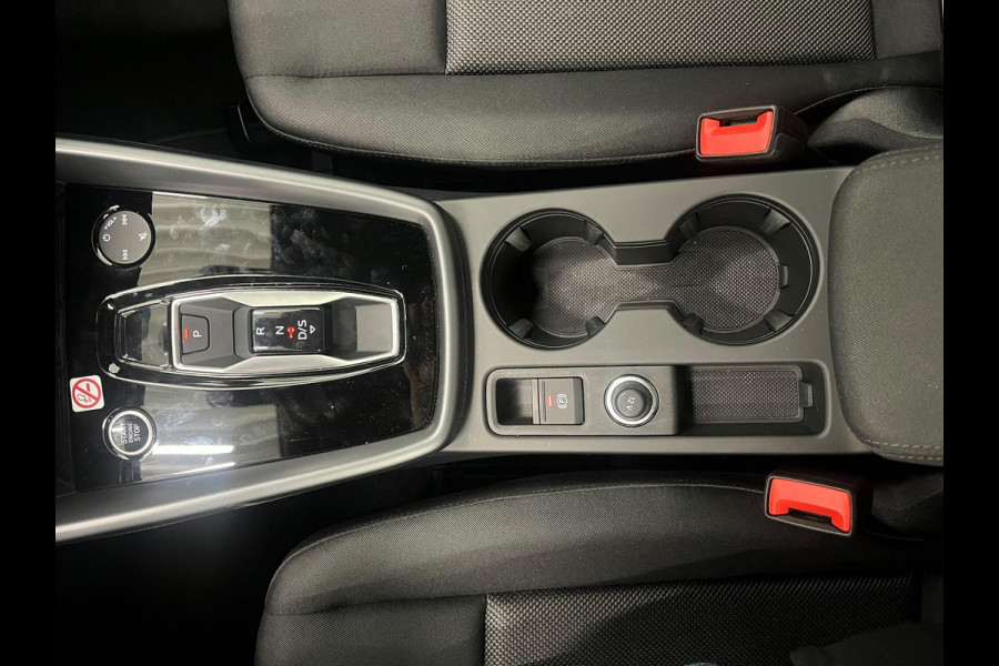 Audi A3 Sportback 30 TFSI Advanced edition Navigatie Apple Carplay Android Auto Camera Parkeerhulp Adaptive Cruise Control Stoelverwarming Virtual Cockpit Full Led Climate Control Lichtmetalen velgen
