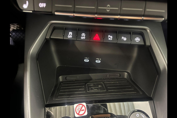 Audi A3 Sportback 30 TFSI Advanced edition Navigatie Apple Carplay Android Auto Camera Parkeerhulp Adaptive Cruise Control Stoelverwarming Virtual Cockpit Full Led Climate Control Lichtmetalen velgen
