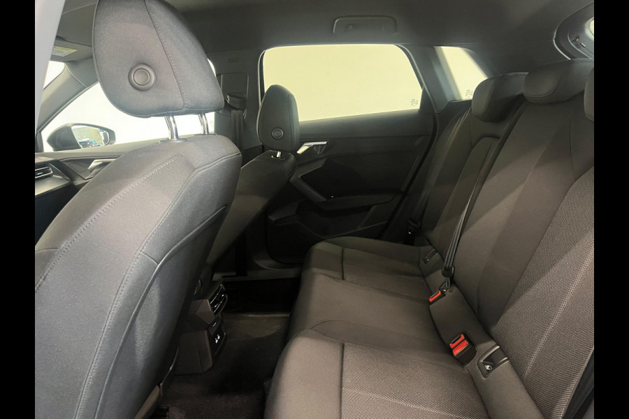 Audi A3 Sportback 30 TFSI Advanced edition Navigatie Apple Carplay Android Auto Camera Parkeerhulp Adaptive Cruise Control Stoelverwarming Virtual Cockpit Full Led Climate Control Lichtmetalen velgen