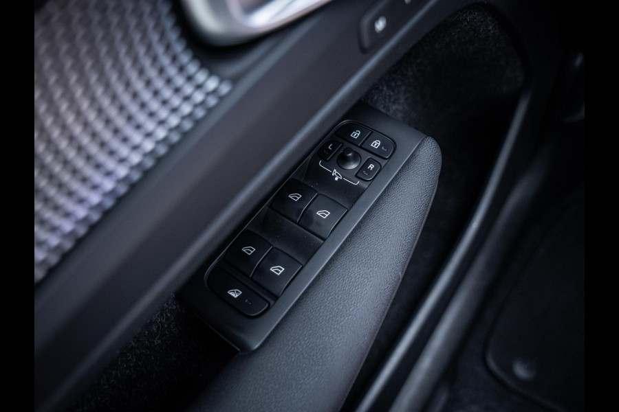Volvo XC40 1.5 T5 Recharge R-Design - ACC l Trekhaak l Memory l Camera