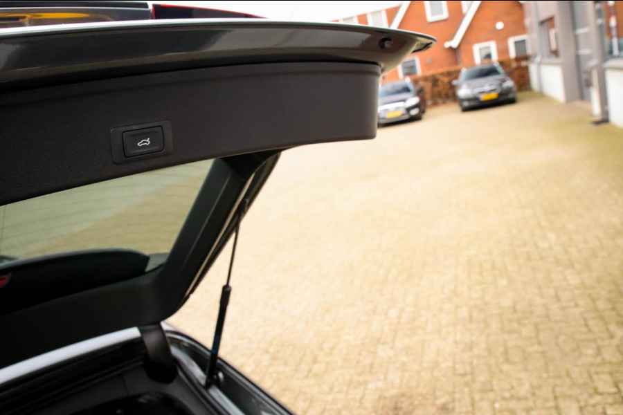 Audi A4 Avant 2.0 TFSI S line Black Edition Facelift 245pk S-Tronic! 1e|DLR|Panoramadak|Virtual Cockpit|Leder|LED Matrix|Black|20