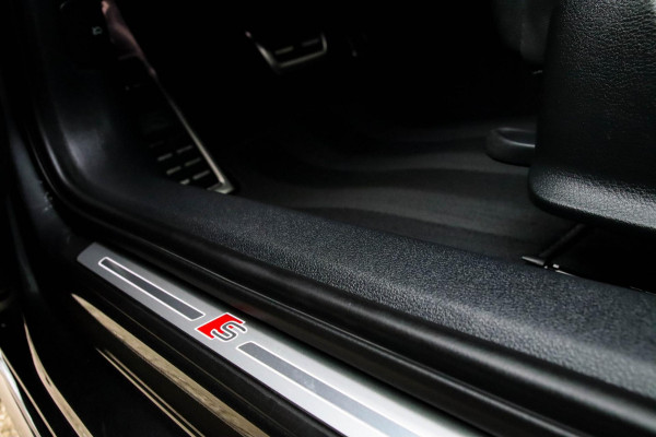Audi A4 Avant 2.0 TFSI S line Black Edition Facelift 245pk S-Tronic! 1e|DLR|Panoramadak|Virtual Cockpit|Leder|LED Matrix|Black|20