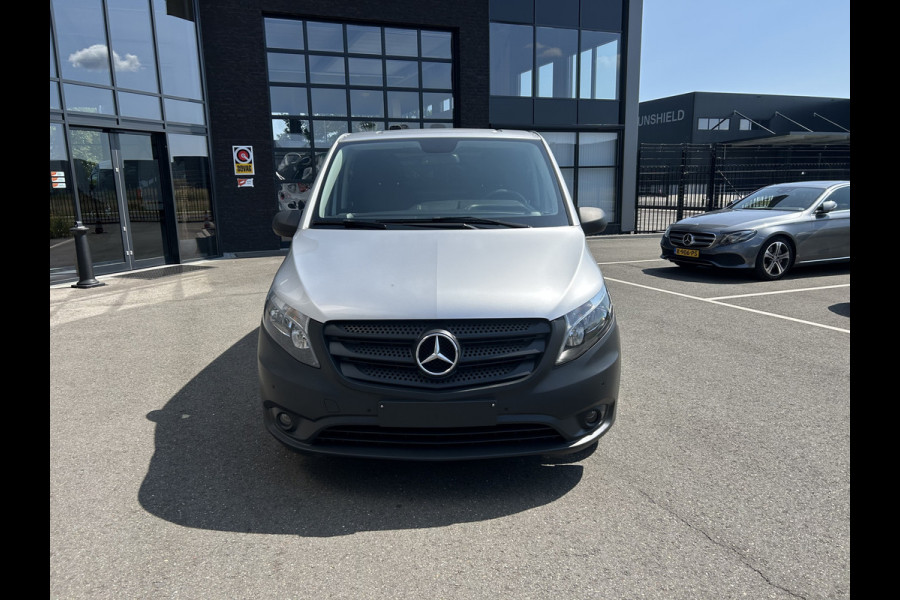 Mercedes-Benz Vito 114 CDI Camera / Navigatie / Parkeersensoren / Cruise control / Airco / 270 Graden achterdeuren