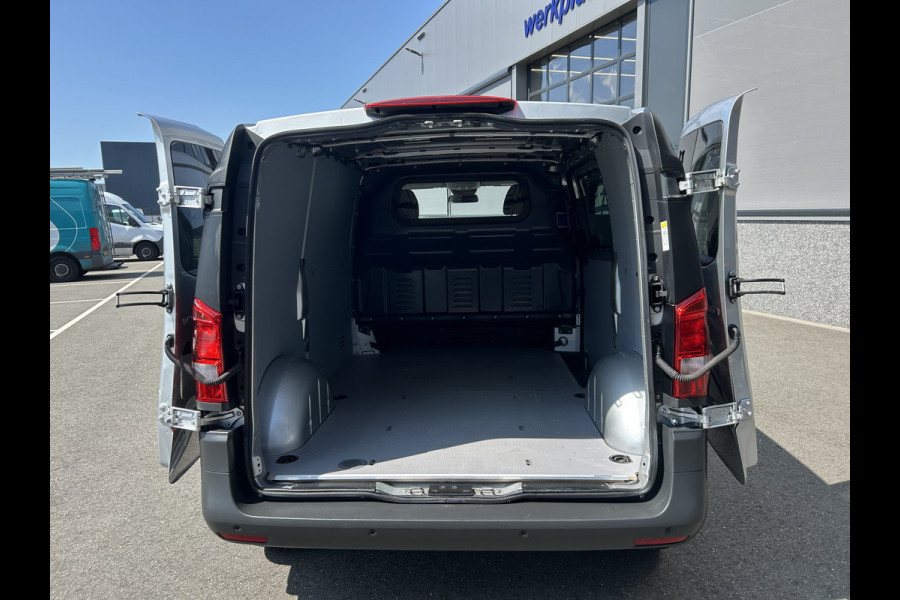 Mercedes-Benz Vito 114 CDI Camera / Navigatie / Parkeersensoren / Cruise control / Airco / 270 Graden achterdeuren
