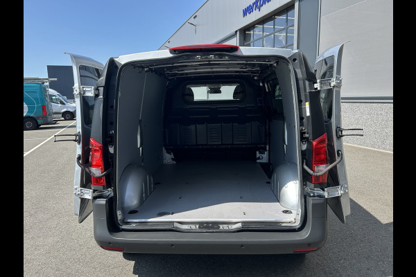 Mercedes-Benz Vito 114 CDI Camera / Navigatie / Parkeersensoren / Cruise control / Airco / 270 Graden achterdeuren