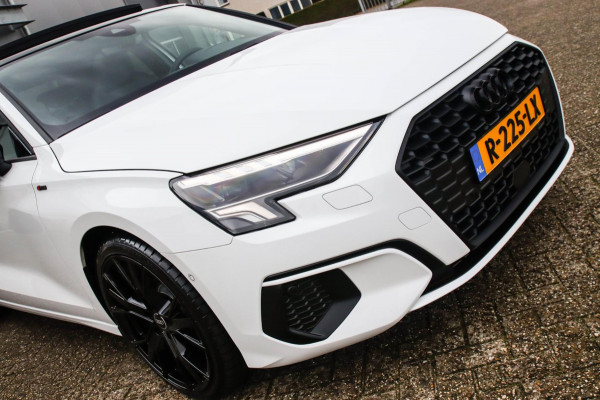 Audi A3 Limousine 35 1.5 TFSI S Edition One S-line 150pk S-Tronic Lederen kuipstoelen|Virtual Cockpit|Panoramadak|LED Matrix|Black