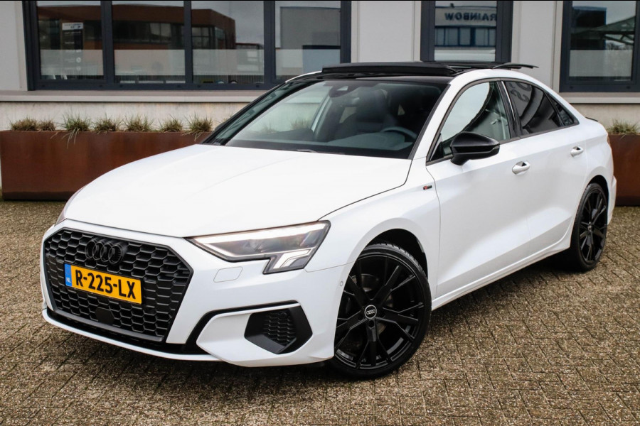 Audi A3 Limousine 35 1.5 TFSI S Edition One S-line 150pk S-Tronic Lederen kuipstoelen|Virtual Cockpit|Panoramadak|LED Matrix|Black