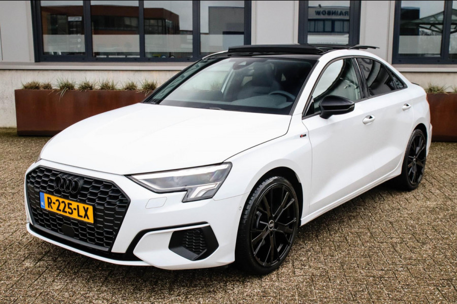 Audi A3 Limousine 35 1.5 TFSI S Edition One S-line 150pk S-Tronic Lederen kuipstoelen|Virtual Cockpit|Panoramadak|LED Matrix|Black