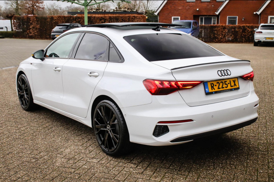 Audi A3 Limousine 35 1.5 TFSI S Edition One S-line 150pk S-Tronic Lederen kuipstoelen|Virtual Cockpit|Panoramadak|LED Matrix|Black
