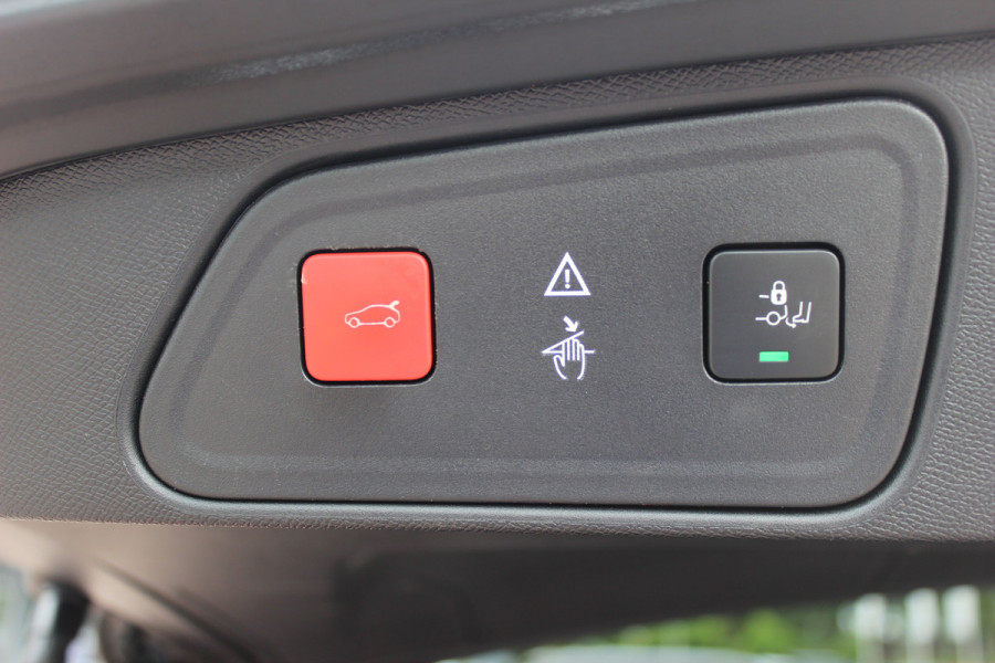 Peugeot 3008 1.2 PureTech Blue Lease Premium / 53.018 km / Trekhaak / Camera / Navigatie / Keyless / 19'' / Dodehoek / CarPlay / DAB / Cruise Control / LED Koplampen