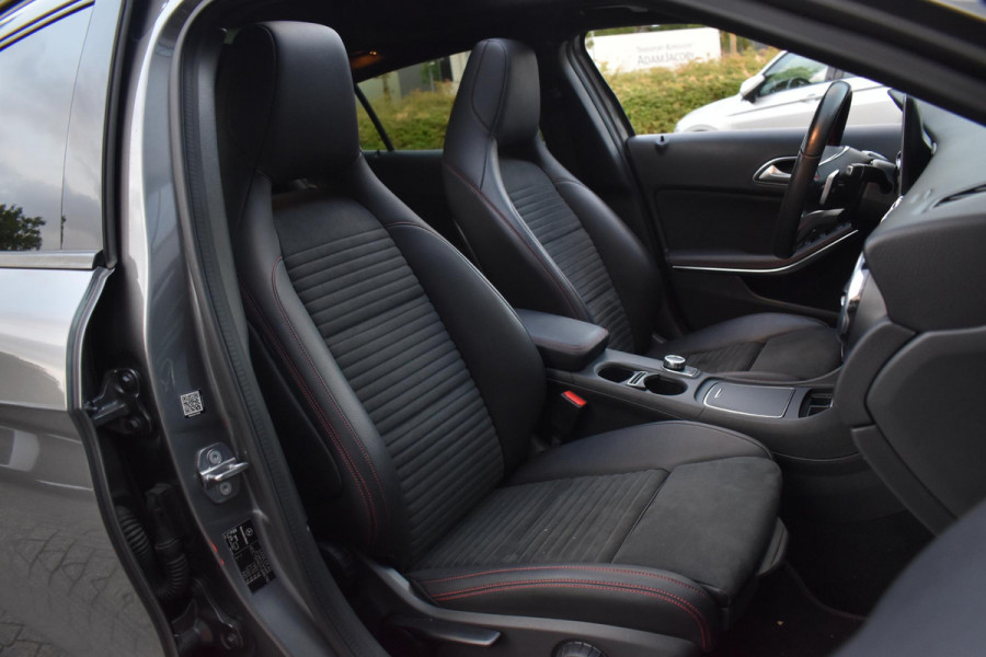 Mercedes-Benz GLA 180 AMG Line Pano Keyless Camera LED