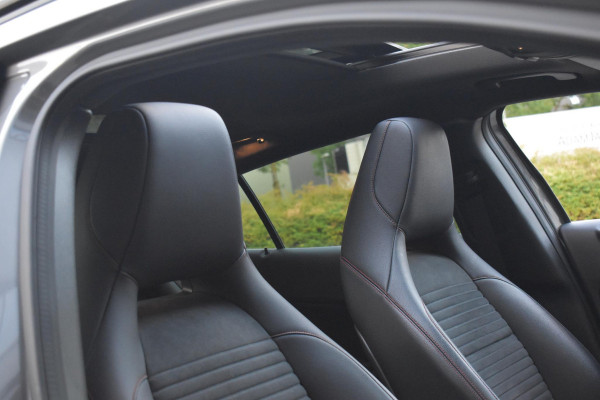 Mercedes-Benz GLA 180 AMG Line Pano Keyless Camera LED