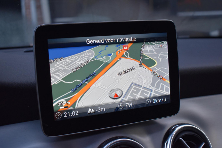 Mercedes-Benz GLA 180 AMG Line Pano Keyless Camera LED