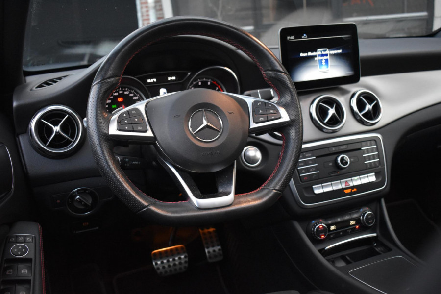 Mercedes-Benz GLA 180 AMG Line Pano Keyless Camera LED