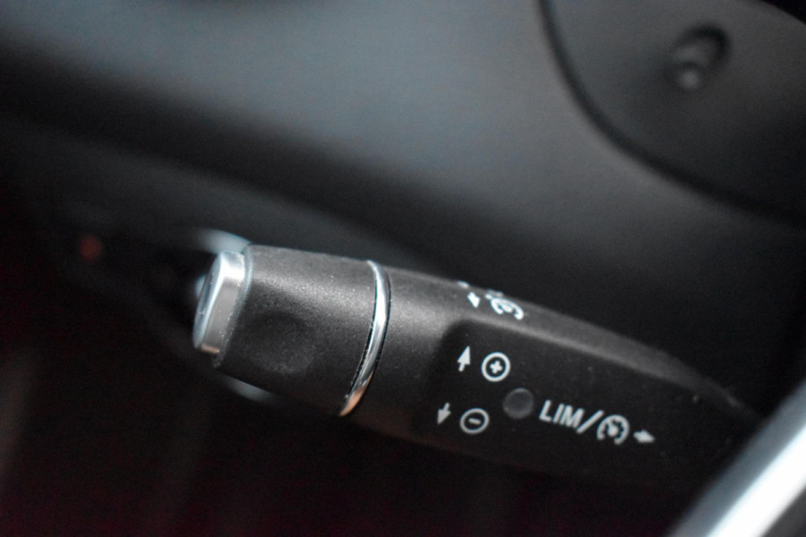 Mercedes-Benz GLA 180 AMG Line Pano Keyless Camera LED