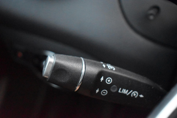 Mercedes-Benz GLA 180 AMG Line Pano Keyless Camera LED