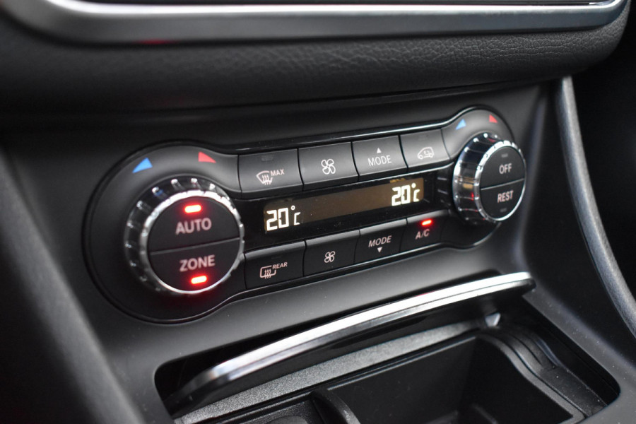 Mercedes-Benz GLA 180 AMG Line Pano Keyless Camera LED