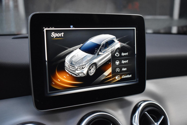 Mercedes-Benz GLA 180 AMG Line Pano Keyless Camera LED