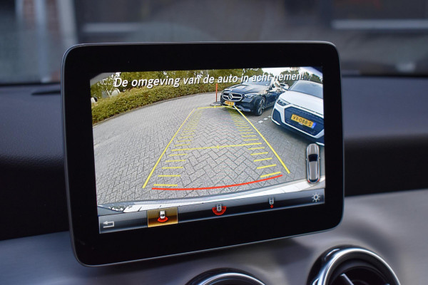Mercedes-Benz GLA 180 AMG Line Pano Keyless Camera LED
