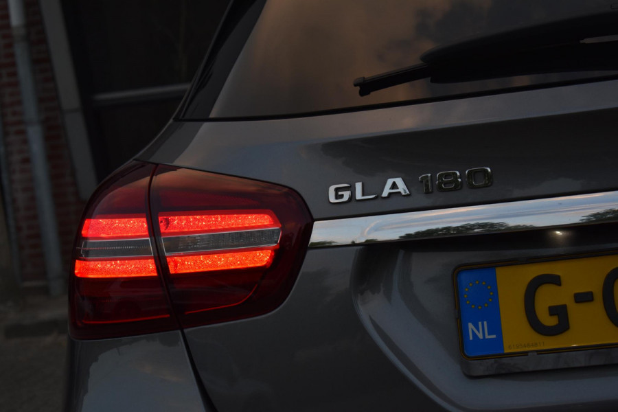 Mercedes-Benz GLA 180 AMG Line Pano Keyless Camera LED