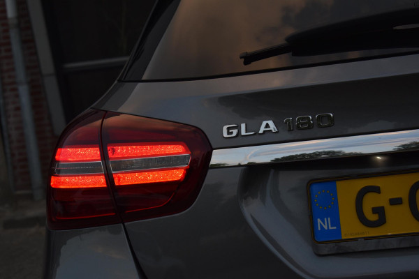 Mercedes-Benz GLA 180 AMG Line Pano Keyless Camera LED