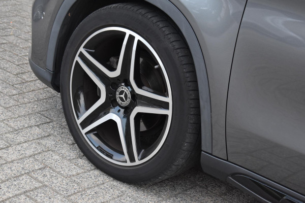 Mercedes-Benz GLA 180 AMG Line Pano Keyless Camera LED
