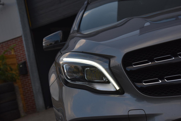 Mercedes-Benz GLA 180 AMG Line Pano Keyless Camera LED