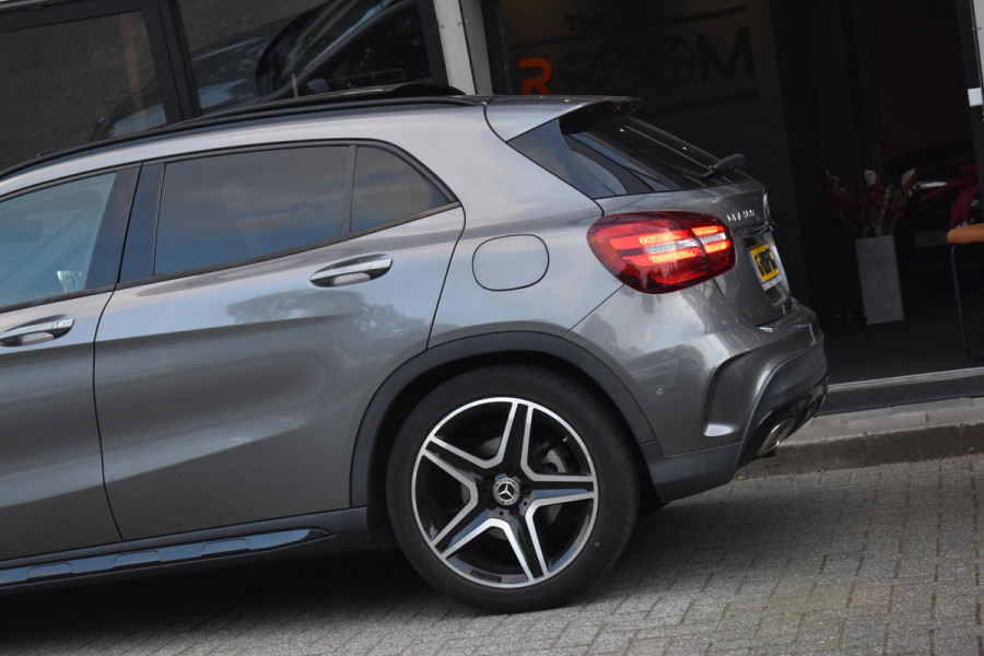 Mercedes-Benz GLA 180 AMG Line Pano Keyless Camera LED