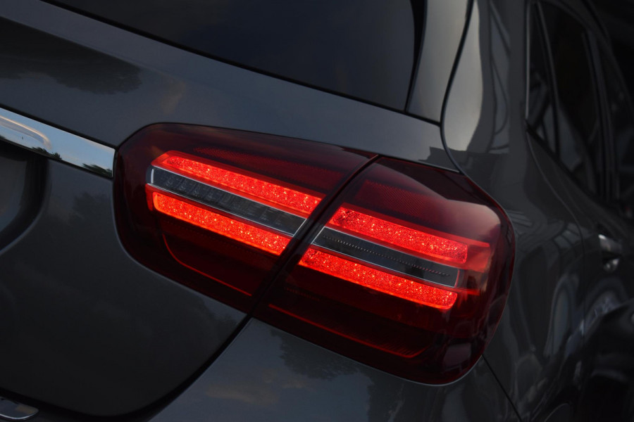Mercedes-Benz GLA 180 AMG Line Pano Keyless Camera LED