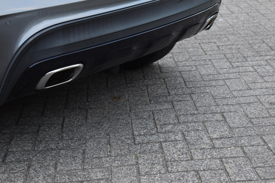 Mercedes-Benz GLA 180 AMG Line Pano Keyless Camera LED