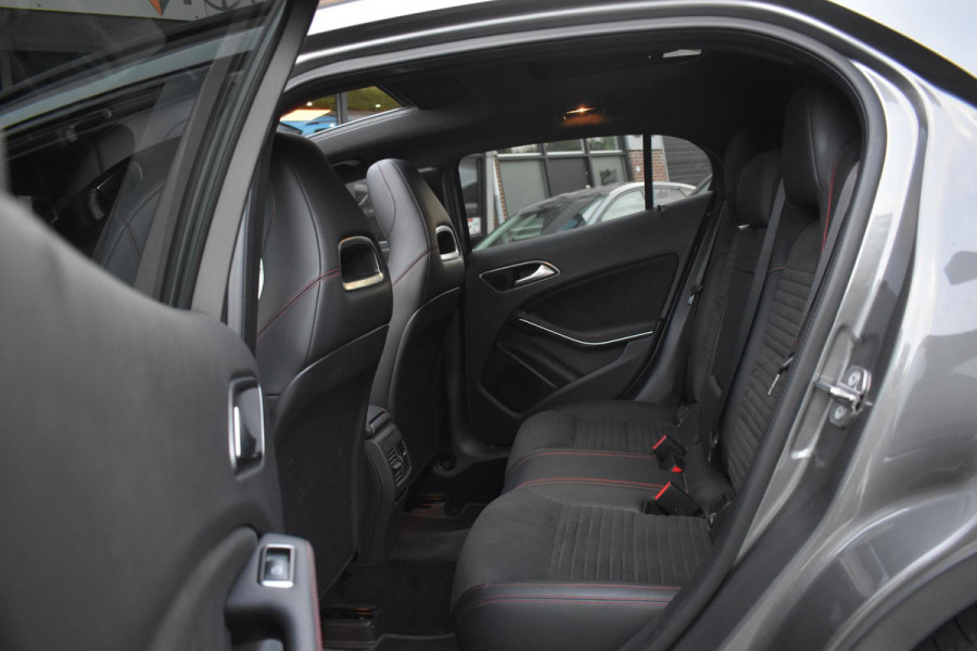 Mercedes-Benz GLA 180 AMG Line Pano Keyless Camera LED