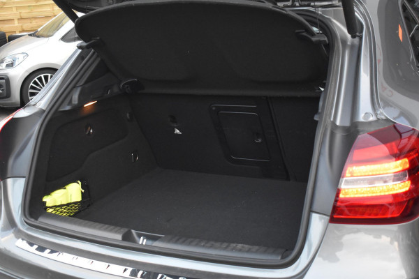 Mercedes-Benz GLA 180 AMG Line Pano Keyless Camera LED