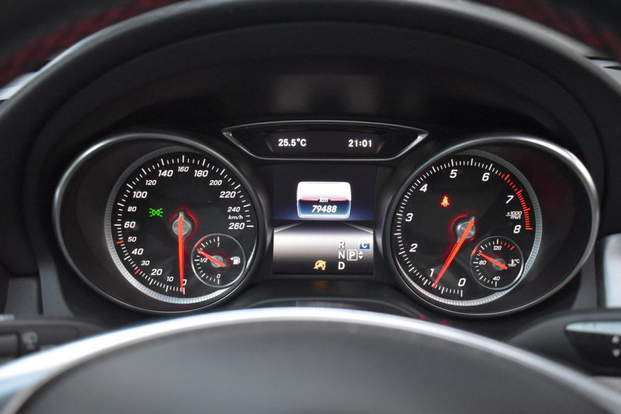Mercedes-Benz GLA 180 AMG Line Pano Keyless Camera LED