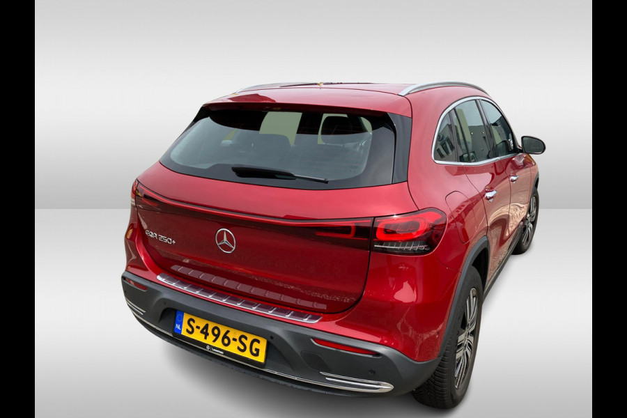 Mercedes-Benz EQA 250+ Luxury Line 71 kWh / SoH 93,4% / Camera / Leder / CarPlay / Keyless / 18'' / Stoelverwarming / DAB / Cruise Control