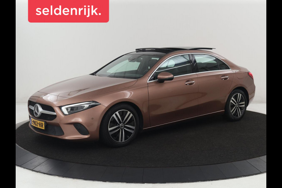 Mercedes-Benz A-Klasse 200 Business Solution Luxury | Trekhaak | Panoramadak | Leder | Memory | Sfeerverlichting | Full LED | Stoelverwarming | Camera | Park assist | Cruise control |