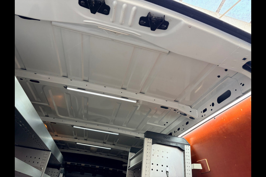 Renault Master Automaat Servicewagen T35 2.3 dCi 150pk L2H2 Energy Work Edition 3persoons, BOTT inrichting, Trekhaak Rijklaarprijs
