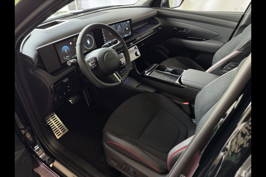 Hyundai Tucson 1.6 T-GDI PHEV LUXE N-LINE NIEUWE AUTO 360° CAMERA ELEK.KLEP ELEK.STOEL MET GEHEUGEN VERWARMD SUBWOOFER 19" LMV ZWARTE HEMEL STU PLUG IN HYBRIDE