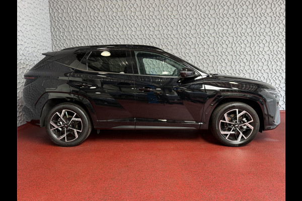 Hyundai Tucson 1.6 T-GDI PHEV LUXE N-LINE NIEUWE AUTO 360° CAMERA ELEK.KLEP ELEK.STOEL MET GEHEUGEN VERWARMD SUBWOOFER 19" LMV ZWARTE HEMEL STU PLUG IN HYBRIDE