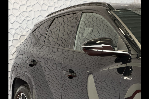 Hyundai Tucson 1.6 T-GDI PHEV LUXE N-LINE NIEUWE AUTO 360° CAMERA ELEK.KLEP ELEK.STOEL MET GEHEUGEN VERWARMD SUBWOOFER 19" LMV ZWARTE HEMEL STU PLUG IN HYBRIDE