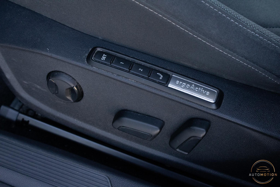 Volkswagen Golf 1.4 eHybrid Style Camera Elektrische stoelen Massage ACC